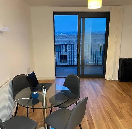 Modern, Luxurious 1 Apartment Next To Station, Few Stops Away From Central London